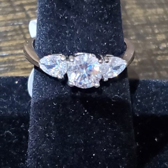 Jewelry - 3 Stone Ring